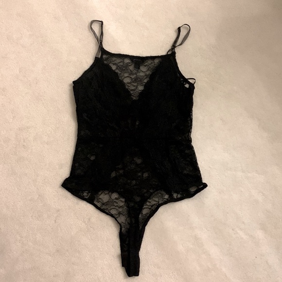 Guess black lace bodysuit - Picture 3 of 3